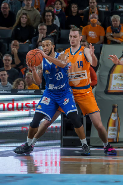 而巴黎世家 而巴黎世家