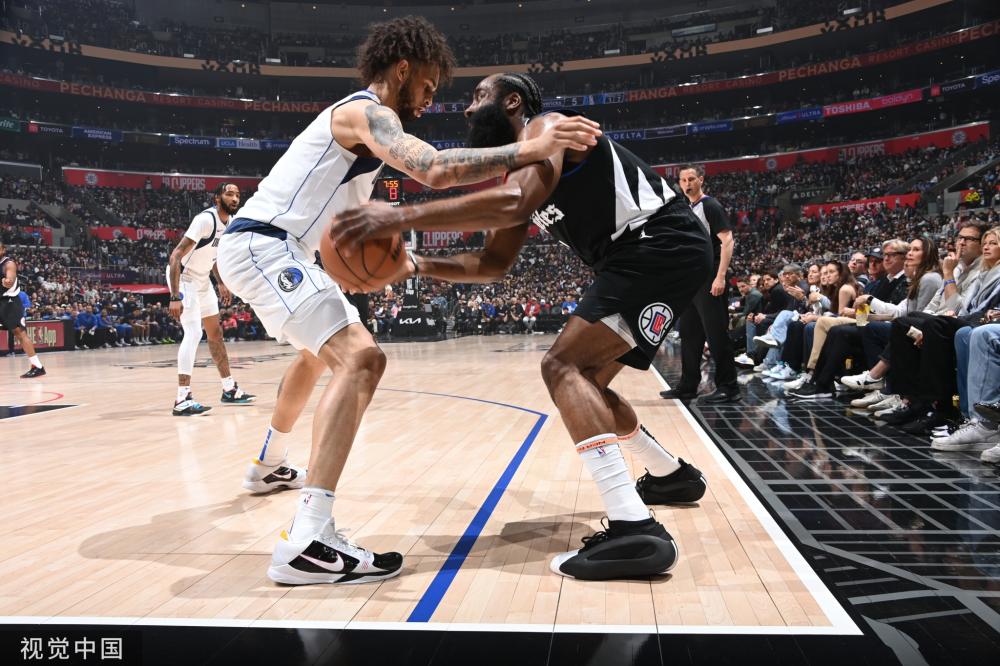 部对年轻球 部对年轻球