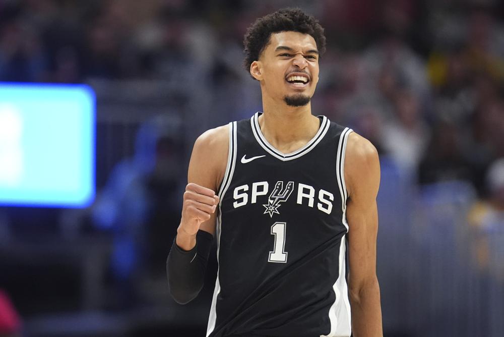 他们依靠岑 他们依靠岑